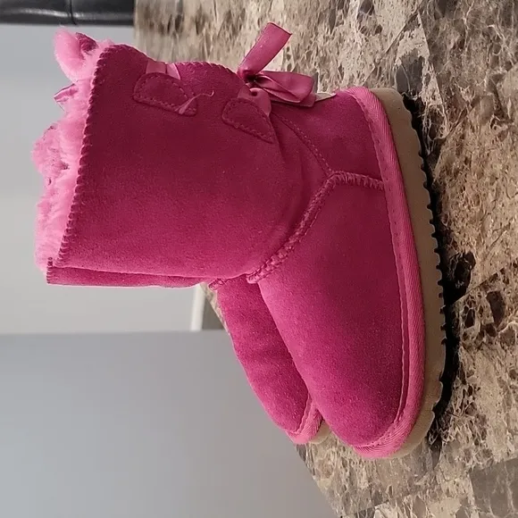 UGG Australia Pink Azalea Youth Girls Bailey Bow Boots. SIZE 10.5