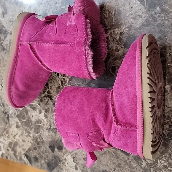 UGG Australia Pink Azalea Youth Girls Bailey Bow Boots. SIZE 10.5