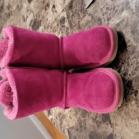 UGG Australia Pink Azalea Youth Girls Bailey Bow Boots. SIZE 10.5