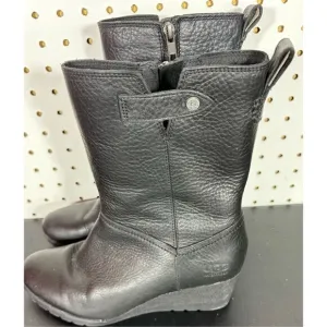 UGG® AUSTRALIA POTRERO BLACK LEATHER WEDGE BOOTS SIZE 7.5