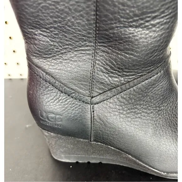 UGG® AUSTRALIA POTRERO BLACK LEATHER WEDGE BOOTS SIZE 7.5