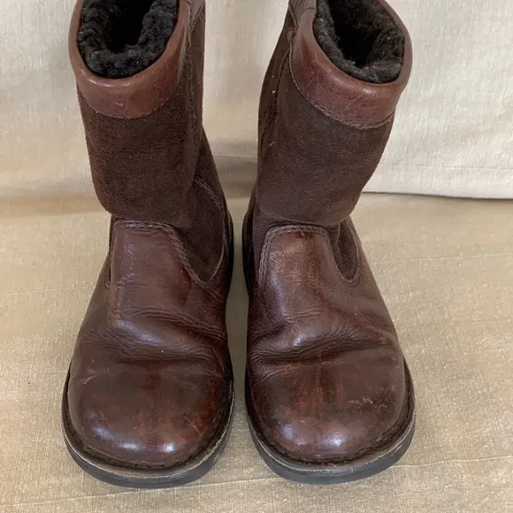UGG Australia Riverton chocolate Brown Leather Suede Sheepskin-Lined Boots Sz 12