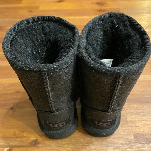 UGG Australia Toddler Glitter Classic Short II Boots, 6c, Black