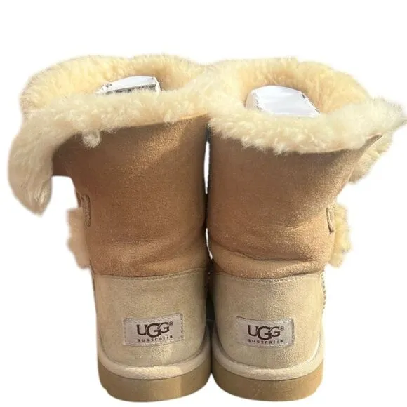 UGG  Bailey Button Classic Short Tan Boots - 5Y