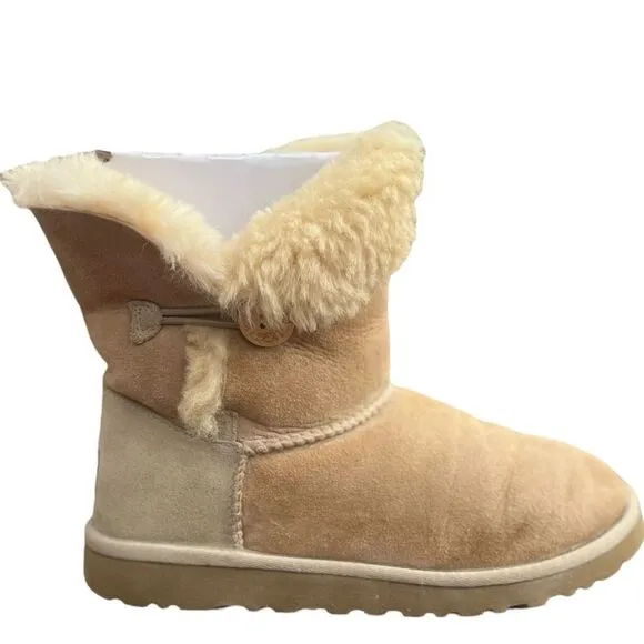 UGG  Bailey Button Classic Short Tan Boots - 5Y