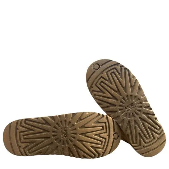 UGG  Bailey Button Classic Short Tan Boots - 5Y