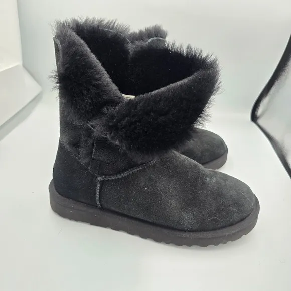 UGG Bailey Button II Boots Black Suede Sheepskin Winter Boots US 9