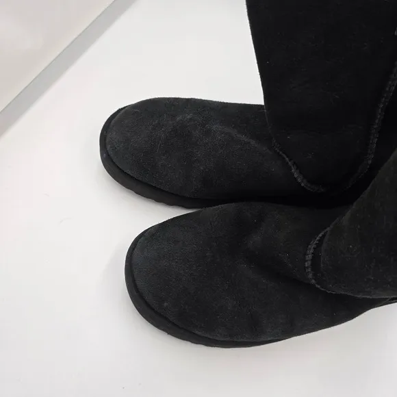 UGG Bailey Button II Boots Black Suede Sheepskin Winter Boots US 9