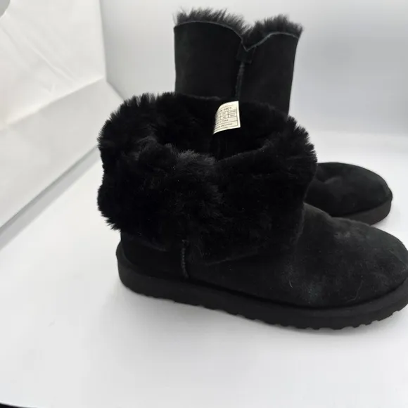 UGG Bailey Button II Boots Black Suede Sheepskin Winter Boots US 9