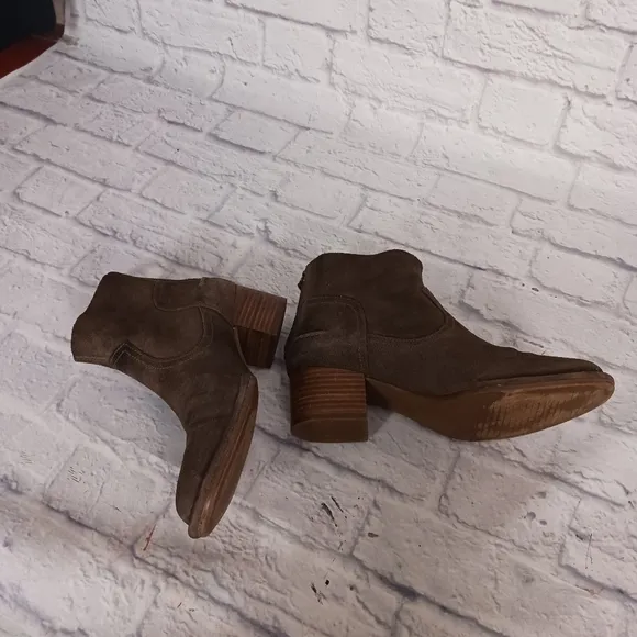 UGG Bandara brown suede ankle boots