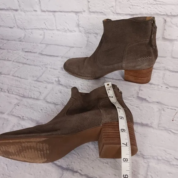 UGG Bandara brown suede ankle boots