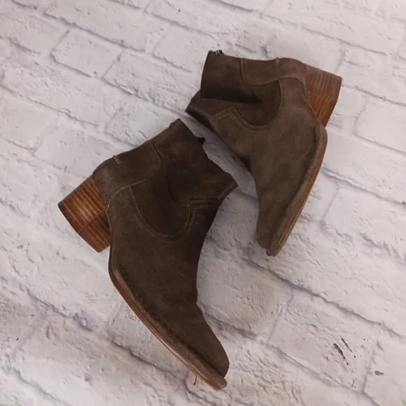 UGG Bandara brown suede ankle boots