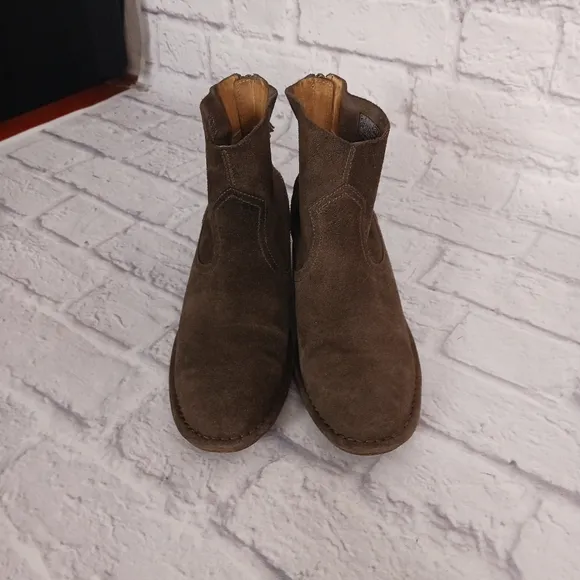 UGG Bandara brown suede ankle boots