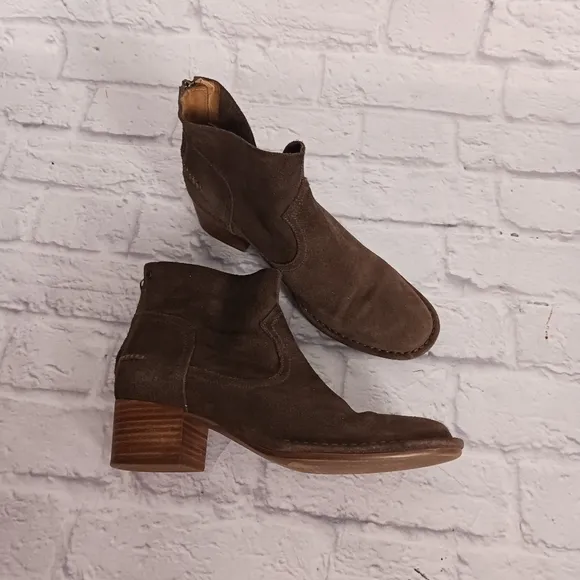 UGG Bandara brown suede ankle boots