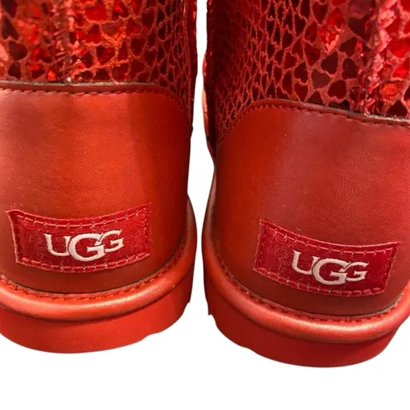 UGG Big Girl/Women’s Classic ll Gel Heart Boots Metallic Hearts Size 5