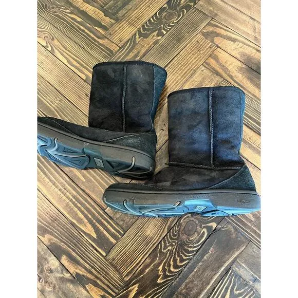 UGG Black Leather Fur Slip On Boots Women W8 Rubber Sole Mobwife Comfy Fuzzy