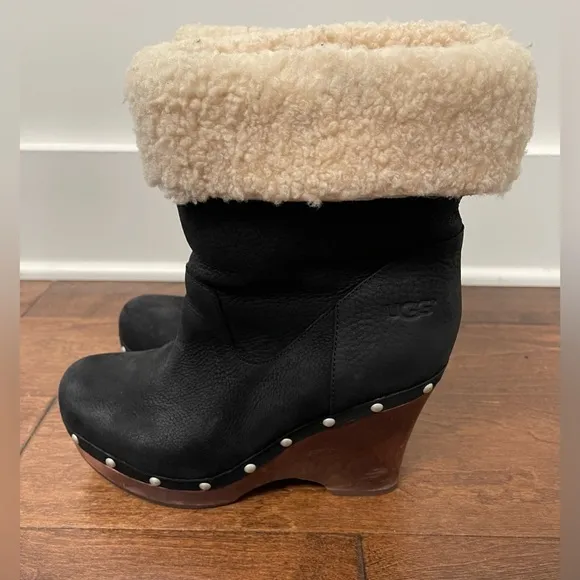 UGG Black Suede Leather Sheepskin Carniege Wedge Boots Size 8