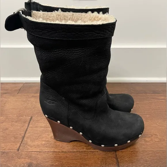 UGG Black Suede Leather Sheepskin Carniege Wedge Boots Size 8