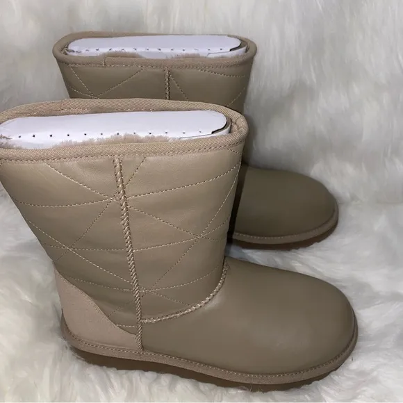 UGG Boots classic short women size 9
