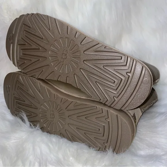 UGG Boots classic short women size 9