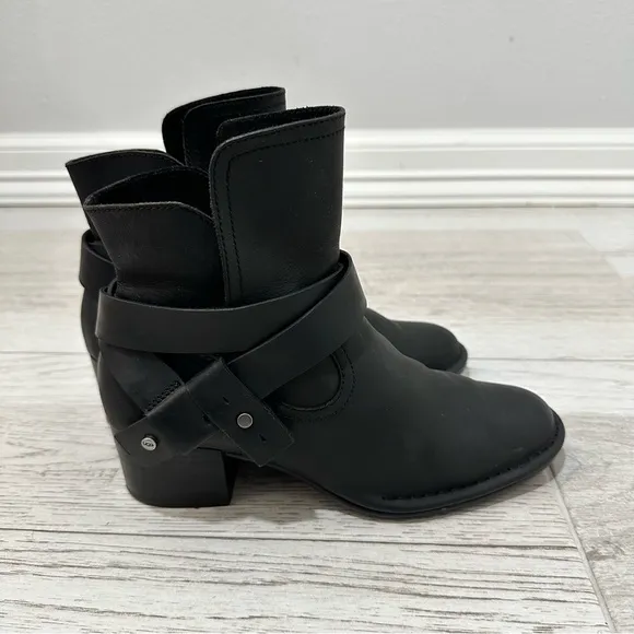 UGG Boots Elysian‎ Leather Ankle Boots 6.5