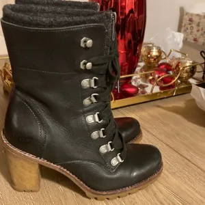 UGG boots leather size 6.5