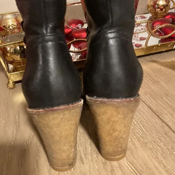 UGG boots leather size 6.5