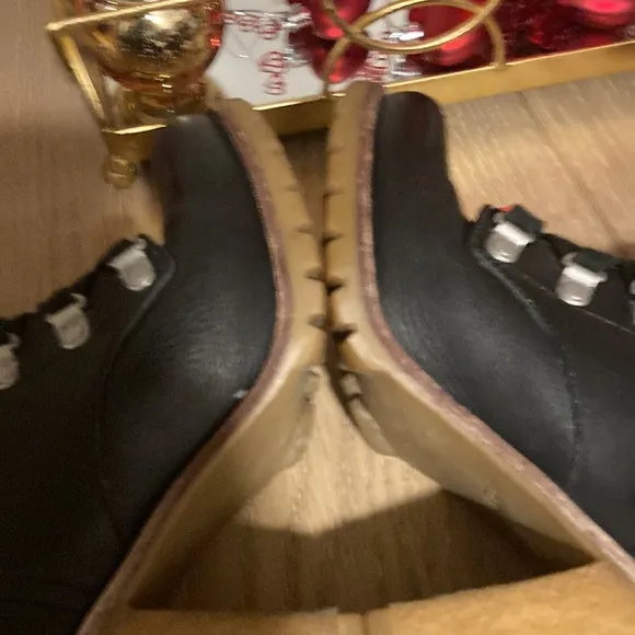 UGG boots leather size 6.5