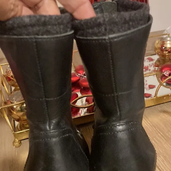 UGG boots leather size 6.5
