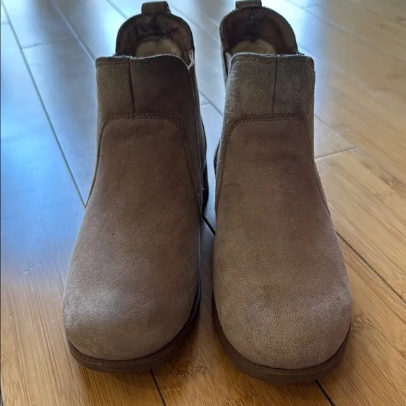 Ugg Boots Women's Bonham Chelsea lined Pull On Suede Leather Short Bootie