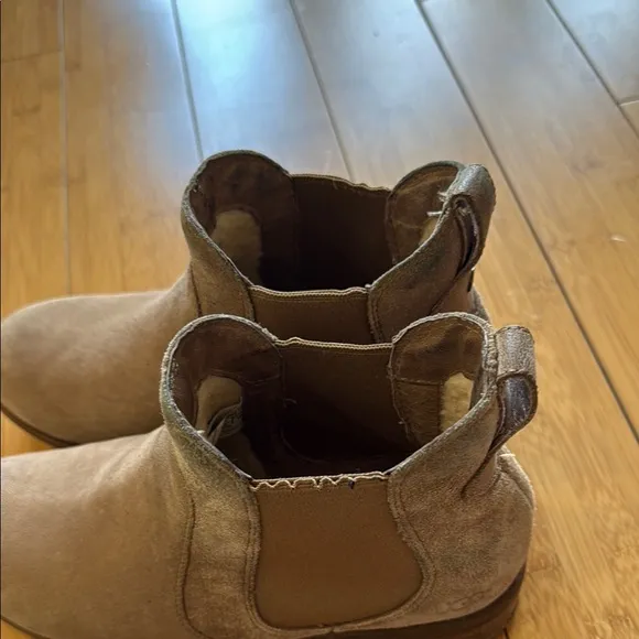 Ugg Boots Women's Bonham Chelsea lined Pull On Suede Leather Short Bootie