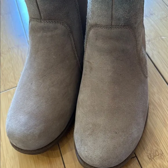 Ugg Boots Women's Bonham Chelsea lined Pull On Suede Leather Short Bootie