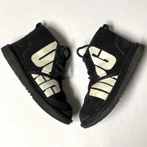 UGG Boots Wordmark Mini