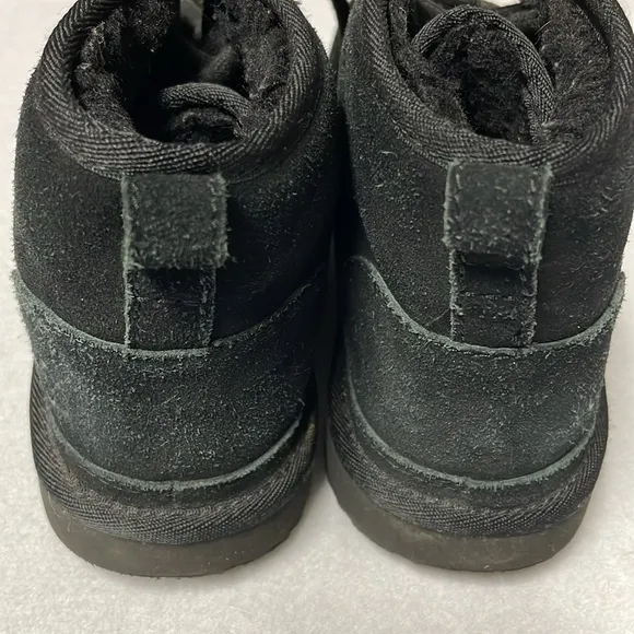 UGG Boots Wordmark Mini