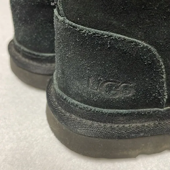 UGG Boots Wordmark Mini