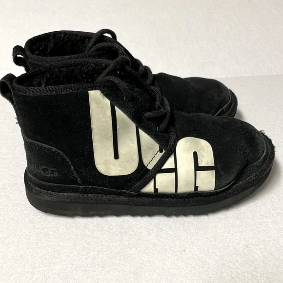 UGG Boots Wordmark Mini