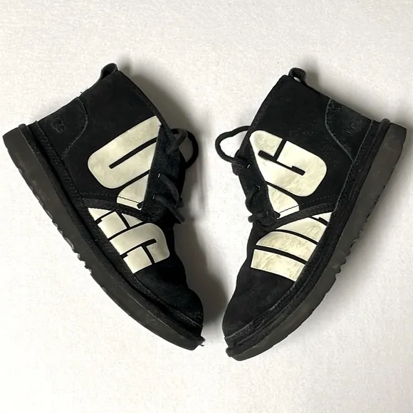 UGG Boots Wordmark Mini