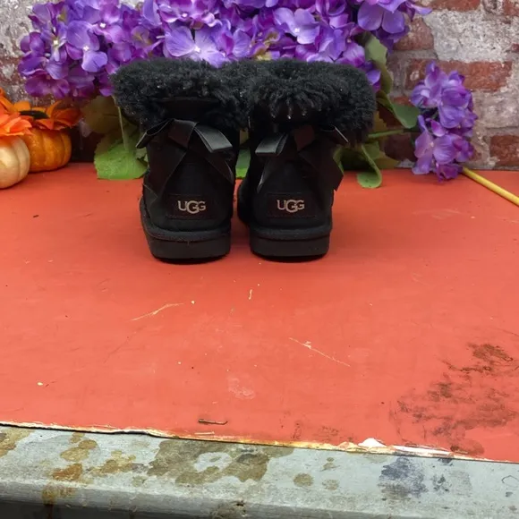 Ugg bootsCozy Black Suede Boots SZ 10T