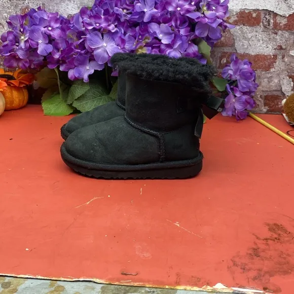 Ugg bootsCozy Black Suede Boots SZ 10T