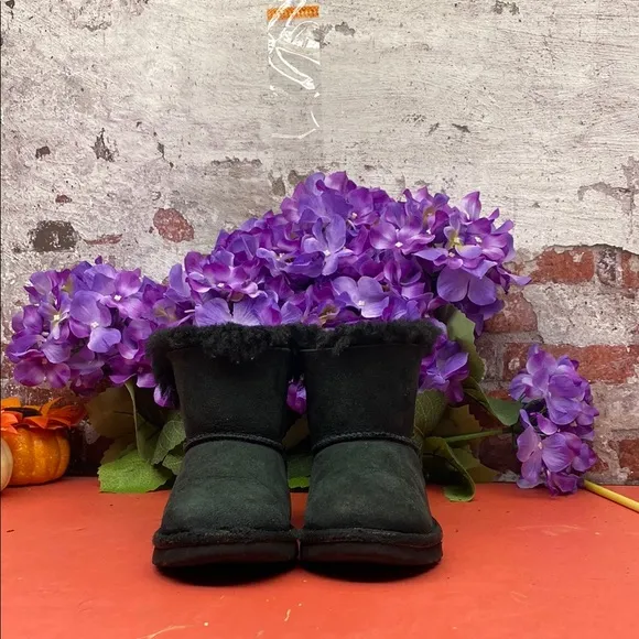 Ugg bootsCozy Black Suede Boots SZ 10T