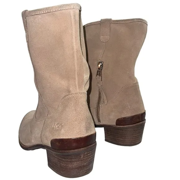 UGG Briar suede leather boots. Color is Sugar alone tan. Size 10 GUC