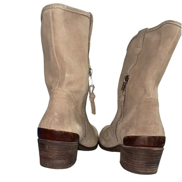 UGG Briar suede leather boots. Color is Sugar alone tan. Size 10 GUC