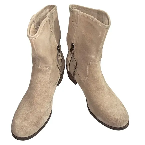 UGG Briar suede leather boots. Color is Sugar alone tan. Size 10 GUC