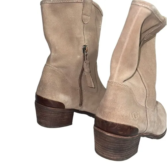 UGG Briar suede leather boots. Color is Sugar alone tan. Size 10 GUC