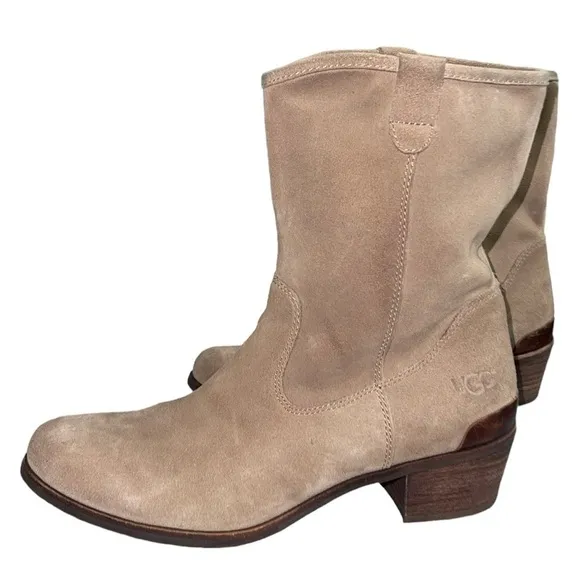 UGG Briar suede leather boots. Color is Sugar alone tan. Size 10 GUC