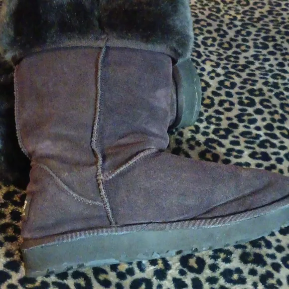 !!UGG Brown with Fur Boots Womens Size 8