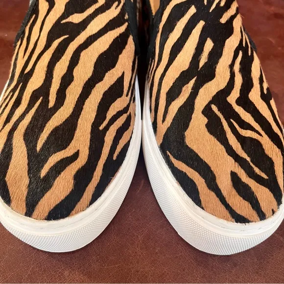 UGG Cahlvan Tiger Print Leather Fashion Statement Sneakers Size 9.5