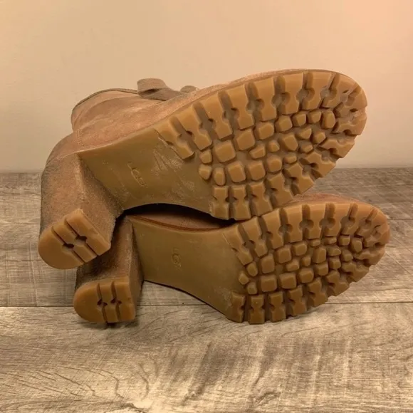 UGG Calynda Fawn Suede Womens Boots 10
