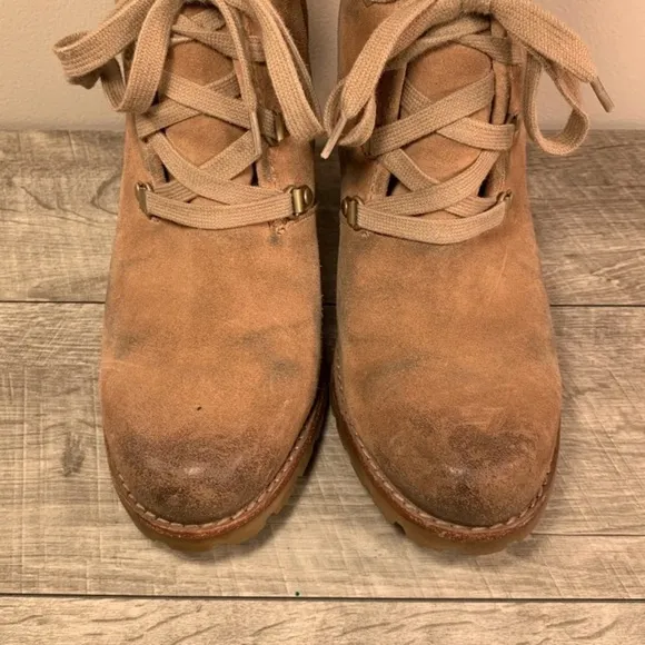 UGG Calynda Fawn Suede Womens Boots 10