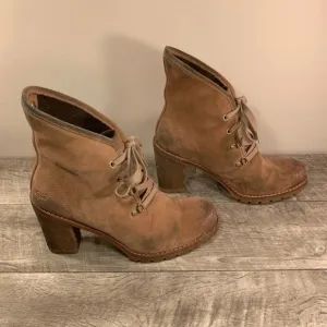 UGG Calynda Fawn Suede Womens Boots 10